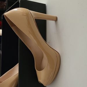 Nude peep toe shoe